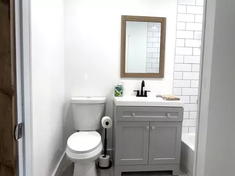 Bath - 76 W Center St, Hatch, UT 84735 photo 1 of 2