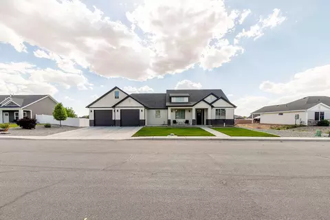 Exterior - 4413 N Half Mile Rd, Cedar City, UT 84720 photo 2 of 9
