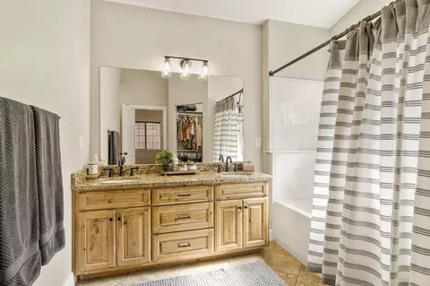 Bath - 2366 N 900 E, Cedar City, UT 84721 photo 2 of 3