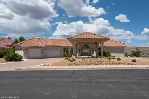 1210 W Lions Head Dr, Washington, UT 84780