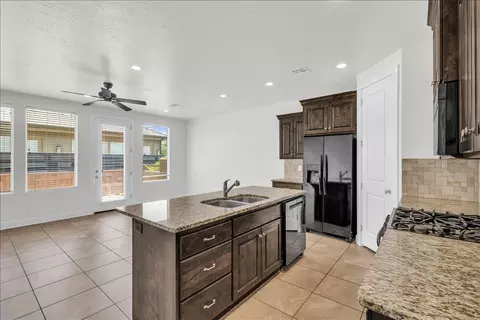 4209 E Torrey Pines Dr, Washington, UT 84780 photo 9