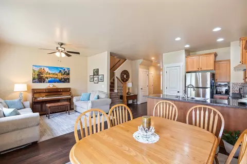 1464 N La Palma Pl, Saratoga Springs, UT 84045