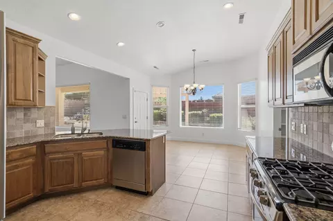 988 E Silver Falls Dr, Washington, UT 84780 photo 11
