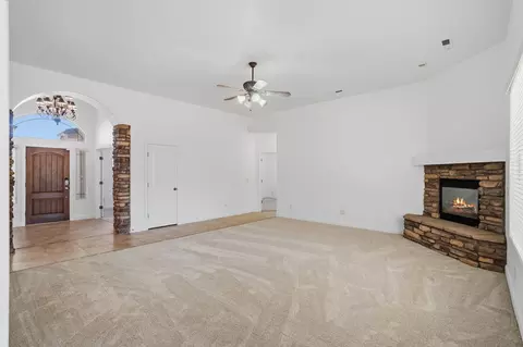 988 E Silver Falls Dr, Washington, UT 84780 photo 6