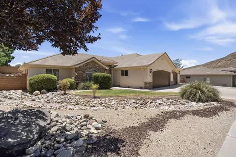 988 E Silver Falls Dr, Washington, UT 84780 photo 2