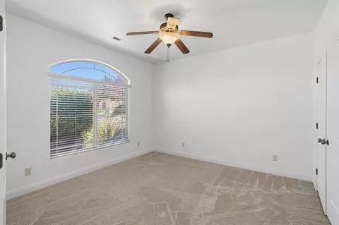 988 E Silver Falls Dr, Washington, UT 84780 photo 5