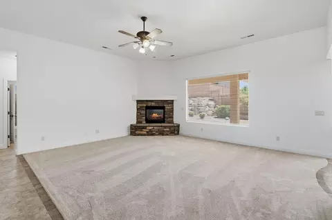 988 E Silver Falls Dr, Washington, UT 84780 photo 7