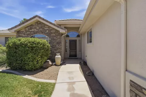 988 E Silver Falls Dr, Washington, UT 84780 photo 3
