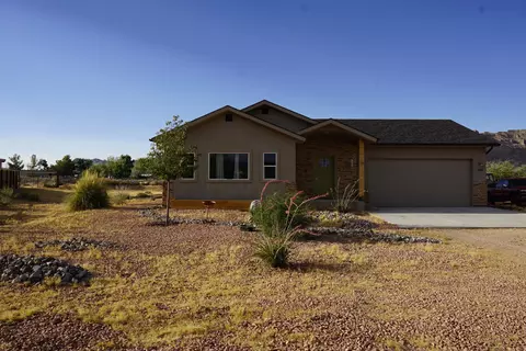 1000 E Canyon Dr, Big Water, UT 84741