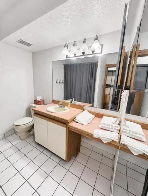 Bath - 223 W Hunter Ridge Dr #A213, Brian Head, UT 84719 photo 1 of 2