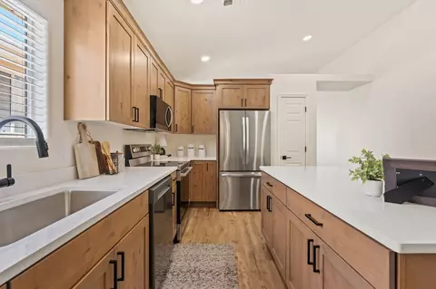 Kitchen - 504 E Telegraph St # 14, Washington, UT 84780 photo 3 of 3