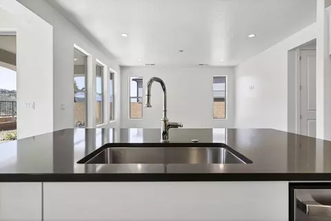 Kitchen - 1356 N Rustico Dr, Washington, UT 84780 photo 4 of 5