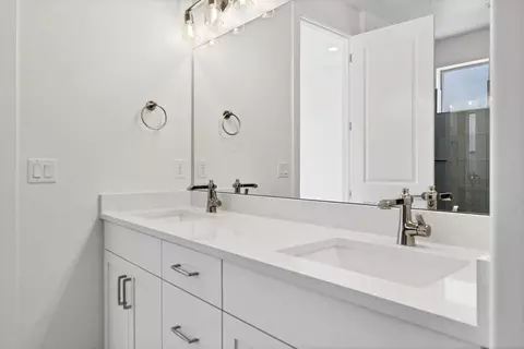 Bath - 1356 N Rustico Dr, Washington, UT 84780 photo 4 of 5