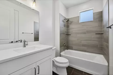 Bath - 1356 N Rustico Dr, Washington, UT 84780 photo 1 of 5
