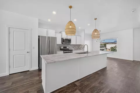 Kitchen - 662 W Koins Way, Bluffdale, UT 84065 photo 1 of 5