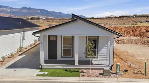 2752 Crest View Ln, Hurricane, UT 84737