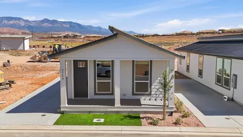 2754 Crest View Ln, Hurricane, UT 84737