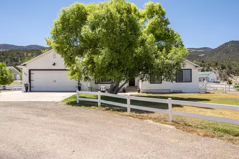 Exterior - 865 W Old Highway 91, Parowan, UT 84761 photo 3 of 16