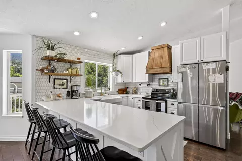 Kitchen - 865 W Old Highway 91, Parowan, UT 84761 photo 4 of 4