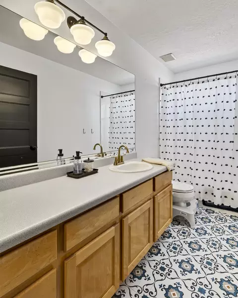 Bath - 865 W Old Highway 91, Parowan, UT 84761 photo 7 of 9