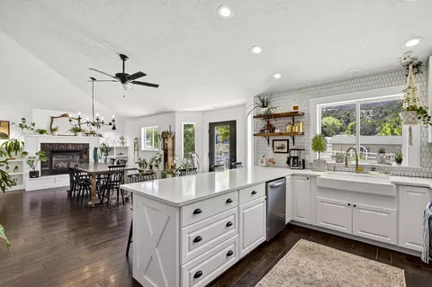 Kitchen - 865 W Old Highway 91, Parowan, UT 84761 photo 1 of 4