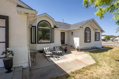 Exterior - 865 W Old Highway 91, Parowan, UT 84761 photo 2 of 16