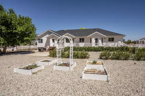 Exterior - 865 W Old Highway 91, Parowan, UT 84761 photo 10 of 16