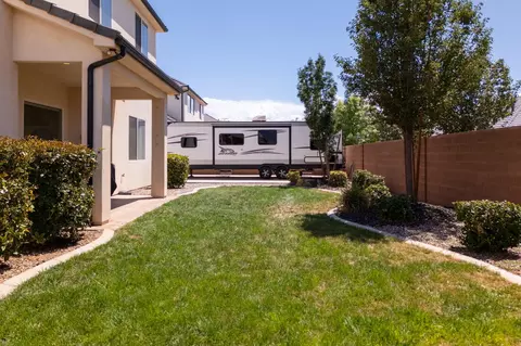 Exterior - 4044 S 490 E, Washington, UT 84780 photo 5 of 6