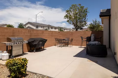 Exterior - 4044 S 490 E, Washington, UT 84780 photo 4 of 6