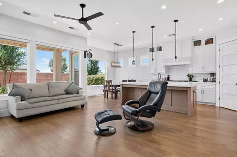 Living - 4044 S 490 E, Washington, UT 84780 photo 4 of 4