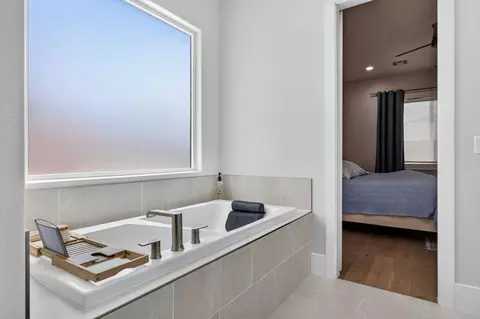 Bath - 4044 S 490 E, Washington, UT 84780 photo 3 of 5