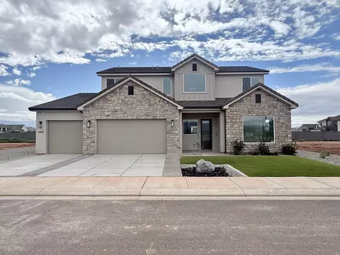 449 W Orilla Dr, Washington, UT 84780