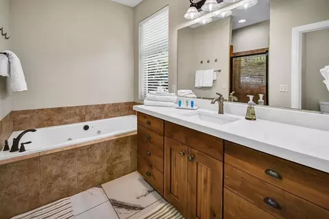 Bath - 407 E 950 N, Richfield, UT 84701 photo 1 of 9