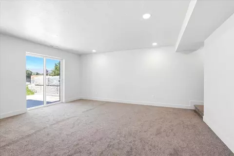 Living - 460 E 400 N, Payson, UT 84651 photo 4 of 4