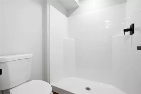 Bath - 460 E 400 N, Payson, UT 84651 photo 3 of 4