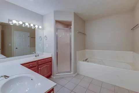 Bath - 222 E 650 S, Ivins, UT 84738 photo 1 of 3