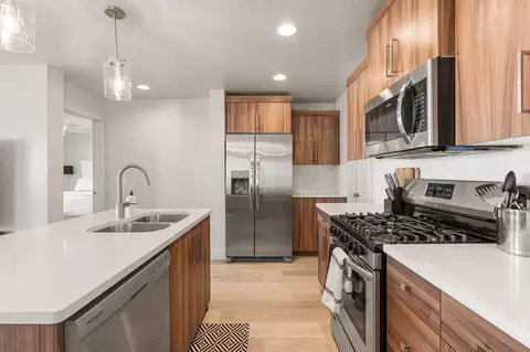 Kitchen - 4101 E Phobos Ln, Saint George, UT 84790 photo 2 of 4
