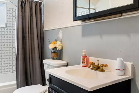 Bath - 175 S 100 E, Circleville, UT 84723 photo 1 of 3