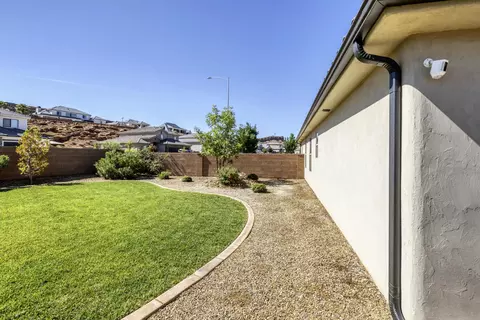 Exterior - 3471 E 3230 South St, Saint George, UT 84790 photo 7 of 17
