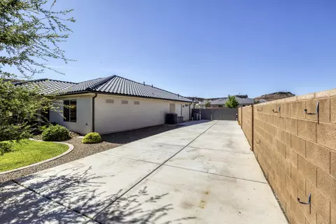 Exterior - 3471 E 3230 South St, Saint George, UT 84790 photo 9 of 17