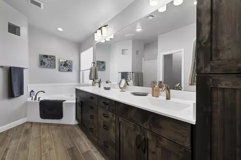 Bath - 3471 E 3230 South St, Saint George, UT 84790 photo 3 of 6