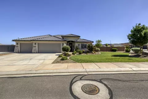 Exterior - 3471 E 3230 South St, Saint George, UT 84790 photo 2 of 17