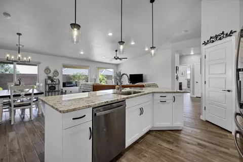 Kitchen - 3471 E 3230 South St, Saint George, UT 84790 photo 4 of 5