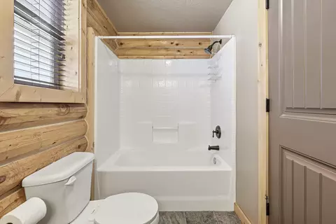 Bath - 4642 S 2275 E, Cedar City, UT 84720 photo 2 of 6