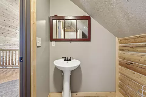 Bath - 4642 S 2275 E, Cedar City, UT 84720 photo 3 of 6