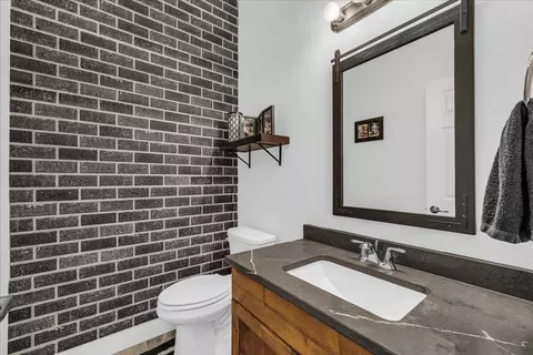 Bath - 1095 E 3685 S, Washington, UT 84780 photo 2 of 4