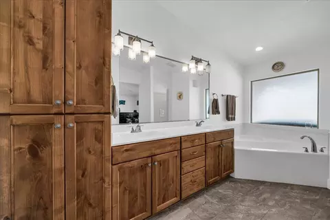 Bath - 1095 E 3685 S, Washington, UT 84780 photo 3 of 4