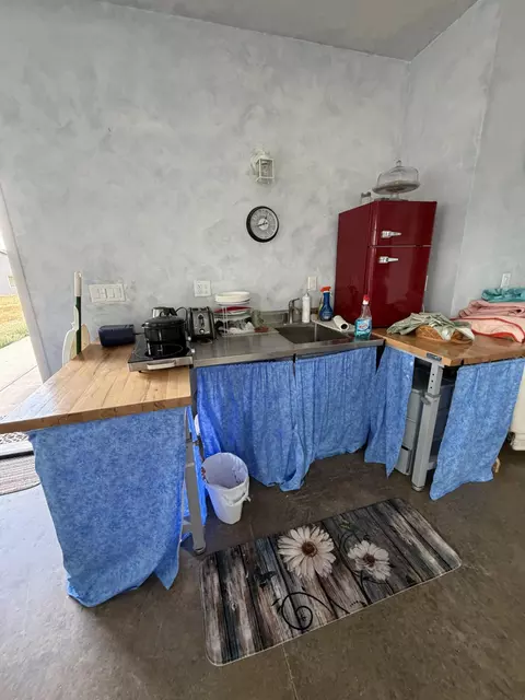Kitchen - 248 E 50 S, Tropic, UT 84776 photo 1 of 2