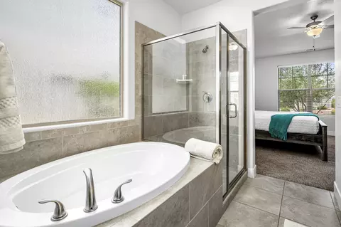 Bath - 379 N Puerta Dr, Washington, UT 84780 photo 3 of 6