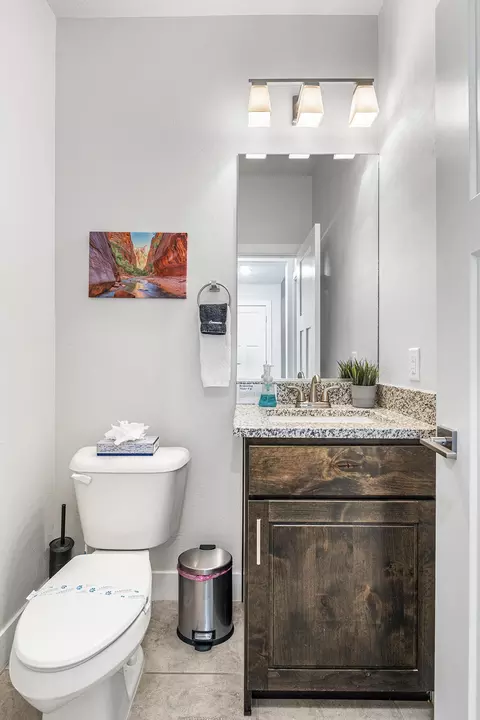 Bath - 379 N Puerta Dr, Washington, UT 84780 photo 1 of 6